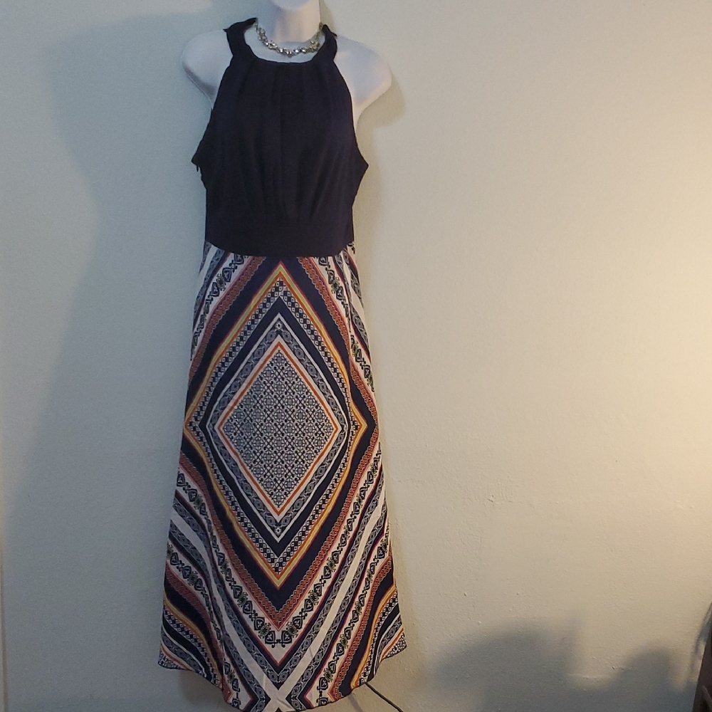 Elegant Sleeveless Maxi Dress - Black and Multicolor